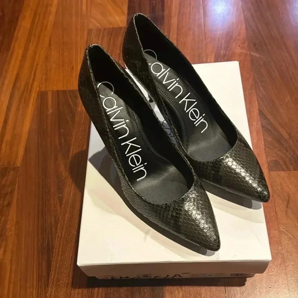 NWT | Calvin Klein Women's Gayle Pointy Toe Slip-On Dress Pumps - Picture 1 of 6